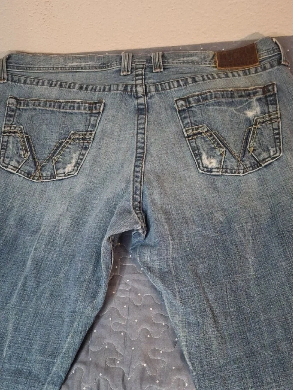 Lucky Brand Men's Blue Distressed Denim Jeans size 38